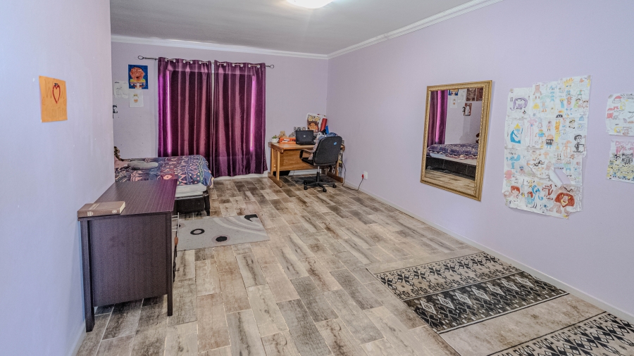 6 Bedroom Property for Sale in Vredekloof Heights Western Cape